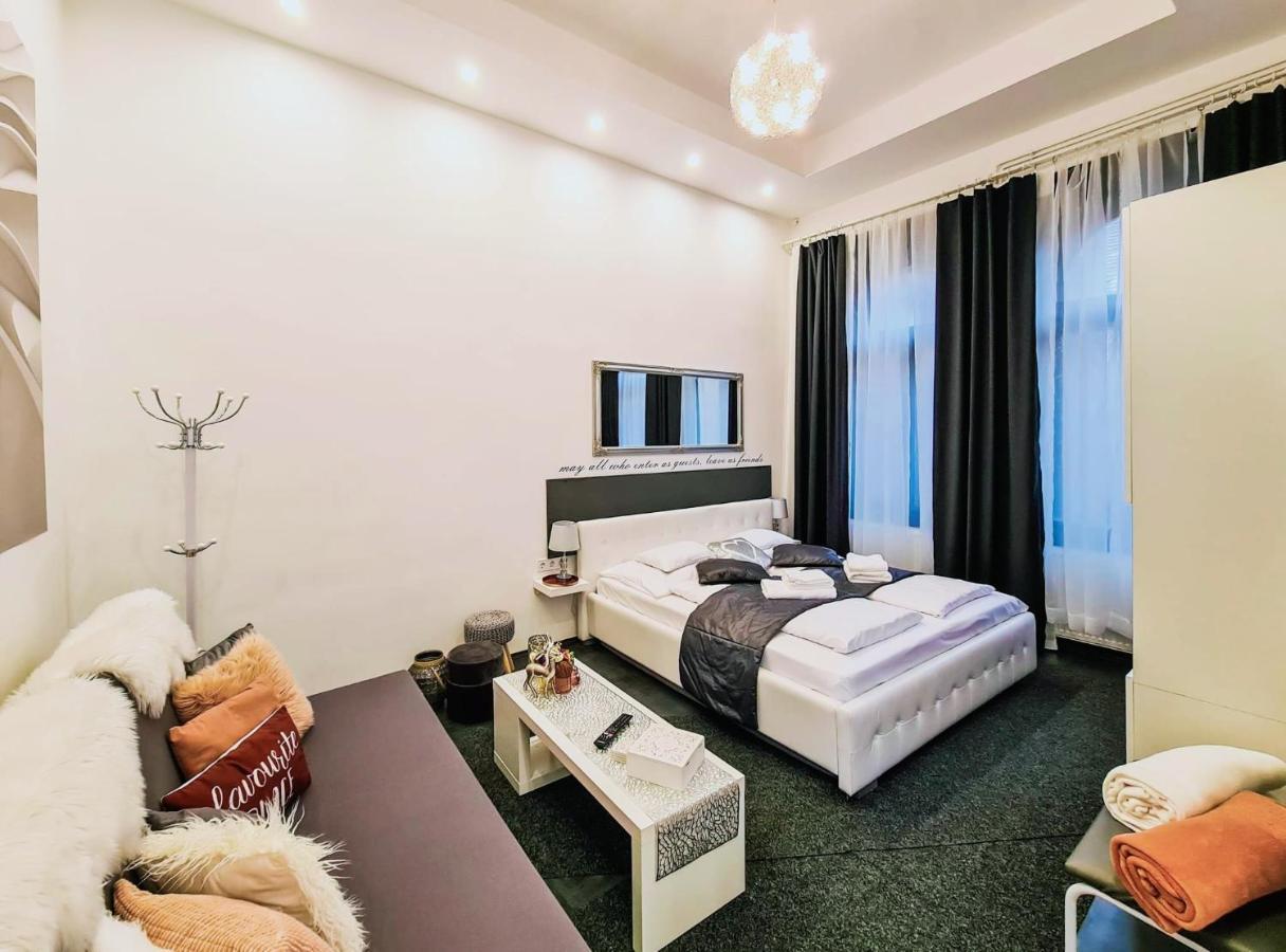 Modern Flat In City Center Budapeste Exterior foto
